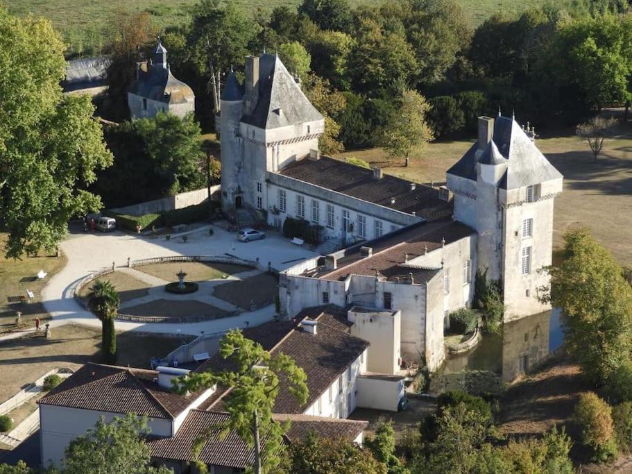 Saint-Pierre-de-l'Isle Chateau De Mornay מראה חיצוני תמונה