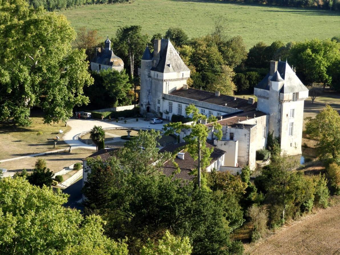 Saint-Pierre-de-l'Isle Chateau De Mornay מראה חיצוני תמונה